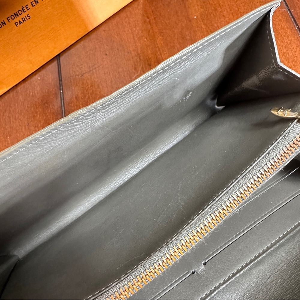 AUTHENTIC Louis Vuitton wallet. Green. - Picture 6 of 16